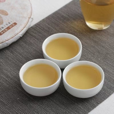 批发云南普洱茶 班章大叶 黄金叶大树普洱生饼 357g七子饼生茶图2