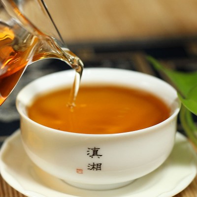 云南白茶易武老树茶粽叶香贡眉小方块茶饼120g便携装可长期保存图2