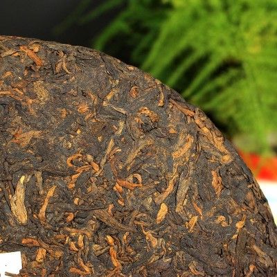 云南普洱古茗香八年陈普洱勐海布朗贡饼七子饼熟茶357克老茶茶叶图4