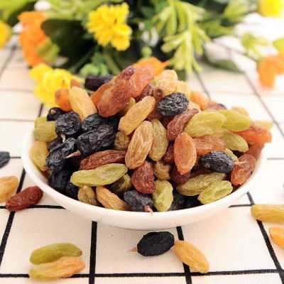 四色葡萄干新疆葡萄干批发500g 混合黑加仑红香妃树上黄绿葡萄干图3