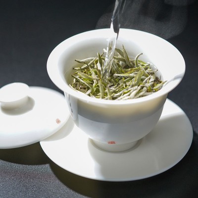 2023年福鼎的白茶白毫银针米粒芽明前新茶厂家散茶批发礼盒装送礼图3