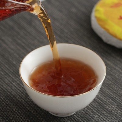 云南普洱茶饼茶 金芽宫廷普洱七子饼圆茶熟饼 宫廷普洱熟茶 100克图2