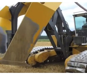 牛叉的现代化农业机械：V犁式非开挖型水管铺设机