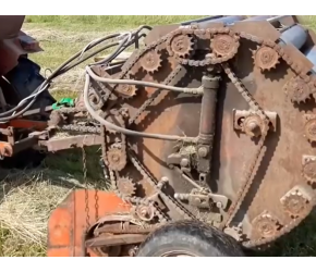 秸秆园捆机。#农业机械 #三农 #打捆机